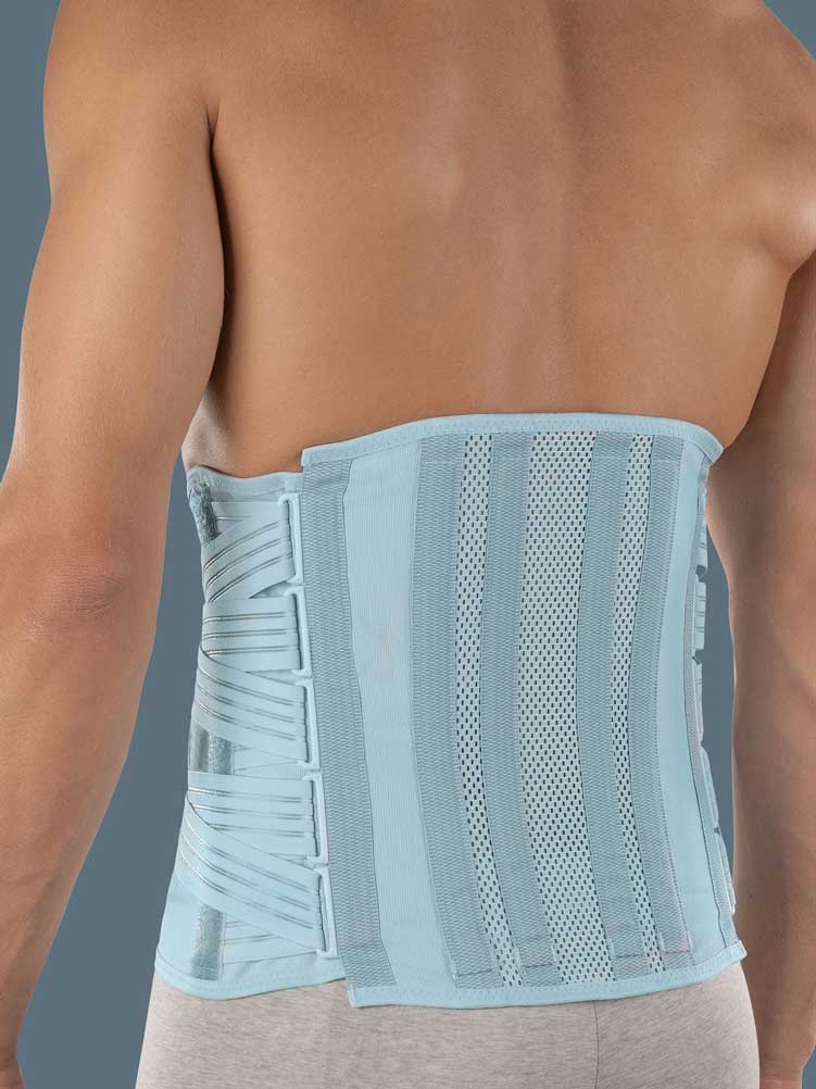 High orthosis for stabilising and supporting the lumbar spine, with malleable reinforced stays